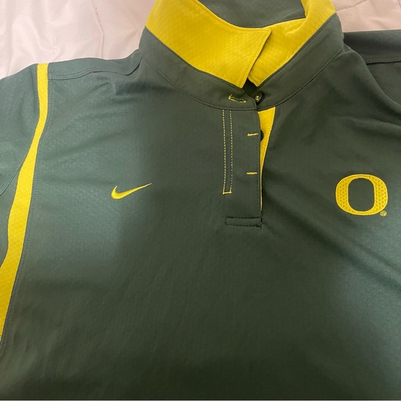 Nike Oregon Ducks Shirt Green Boys‎ Lightweight Embroidered Logo Athletic Wear - Picture 4 of 7